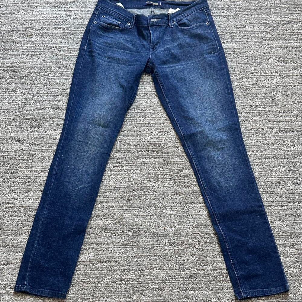 Womens levis denim jeans please